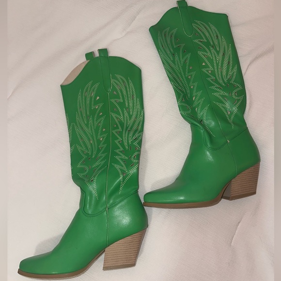 Nasty Gal Green Cut Out Western Boots - Picture 2 of 3